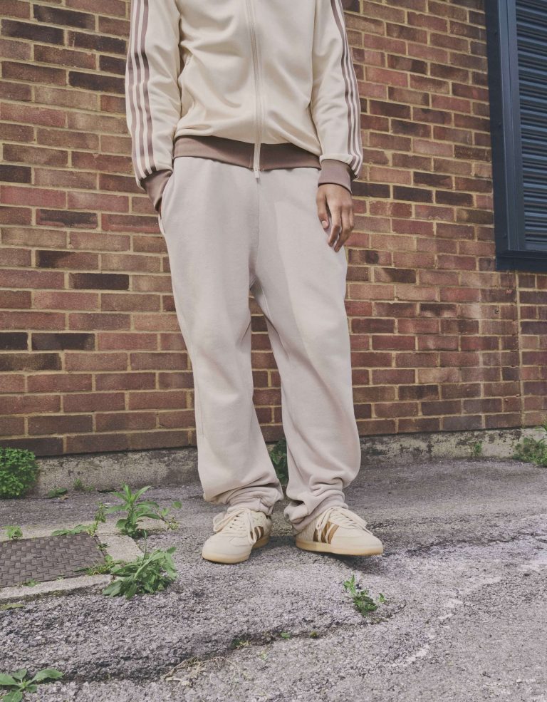 Damskie sneakersy. Czym zyskały serca fashionistek