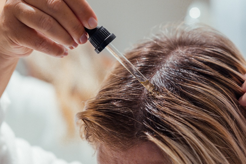 Jak wybrać odpowiednie serum na porost włosów — składniki, które naprawdę działają
